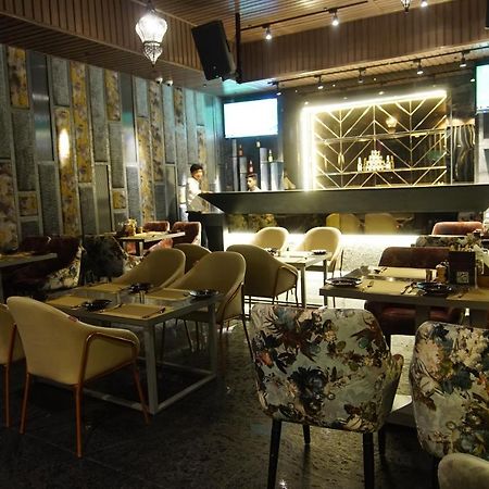 Hotel Red Orchid Kanpur Exterior foto