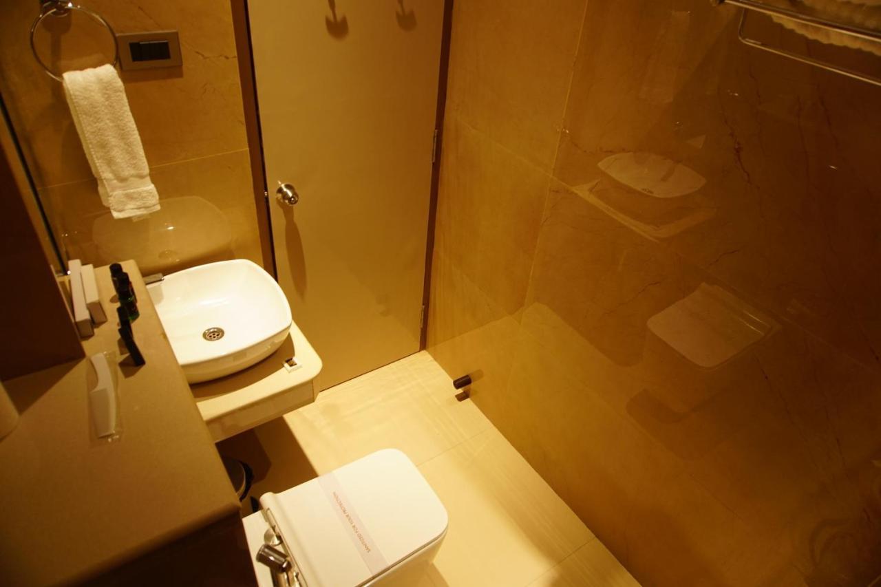 Hotel Red Orchid Kanpur Exterior foto